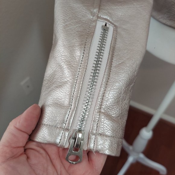 NWOT Signature 8 of Los Angeles Faux Leather Moto Jacket Champagne Color - Picture 11 of 17